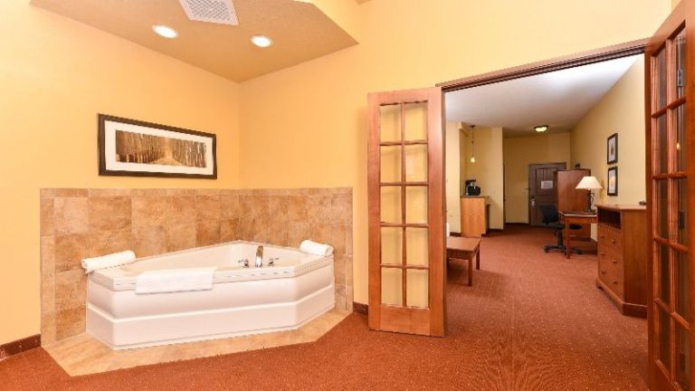 AmericInn by Wyndham Fargo Medical Center