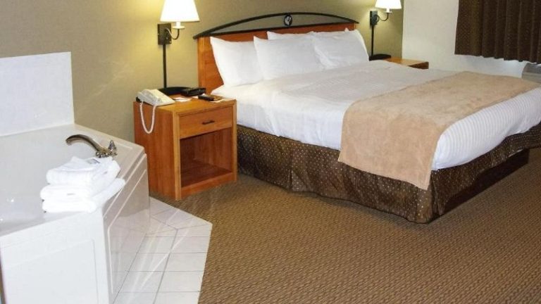 Red Lion Inn & Suites Grimes