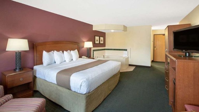 AmericInn by Wyndham Kearney
