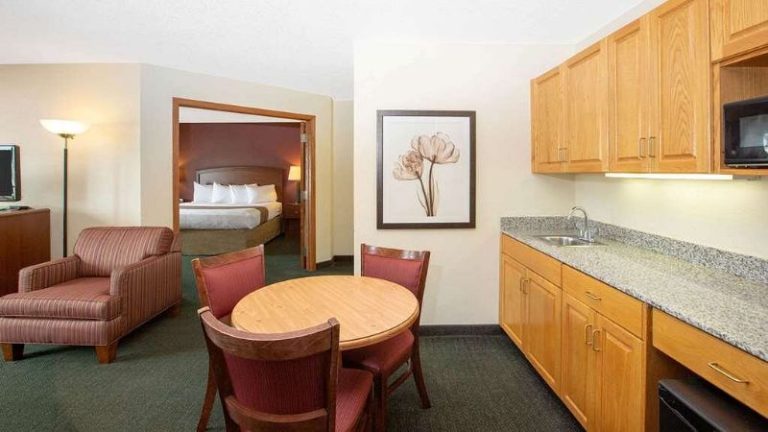 AmericInn by Wyndham Kearney