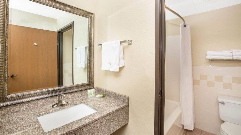 AmericInn by Wyndham Lincoln North
