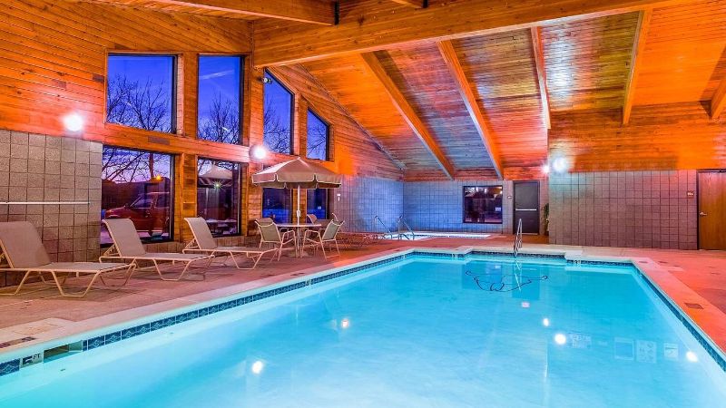 AmericInn by Wyndham Medora, room with private jacuzzi, photo 7