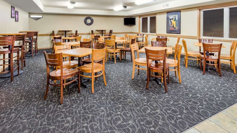 AmericInn by Wyndham Medora, room with private jacuzzi, photo 8