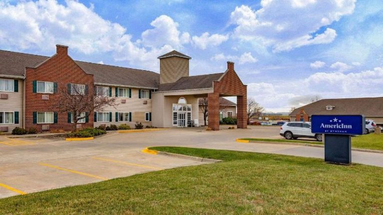 AmericInn by Wyndham Pella