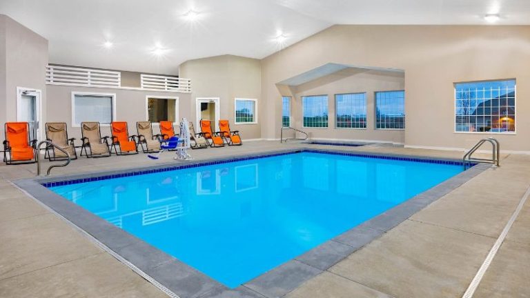 AmericInn by Wyndham Pella