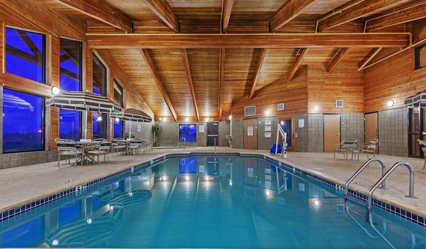 AmericInn by Wyndham Sayre, room with private jacuzzi, photo 6