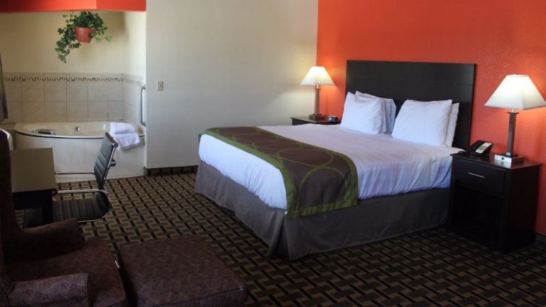 AmericInn by Wyndham West Burlington