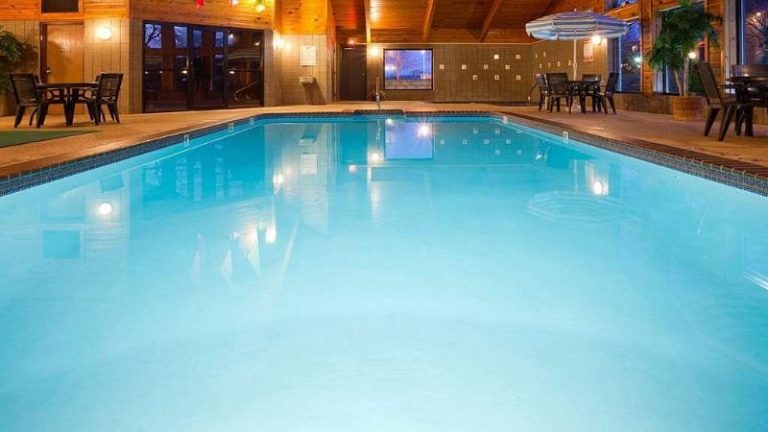 AmericInn by Wyndham West Burlington