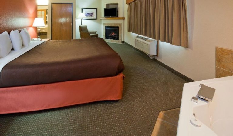 AmericInn by Wyndham Wetmore Munising