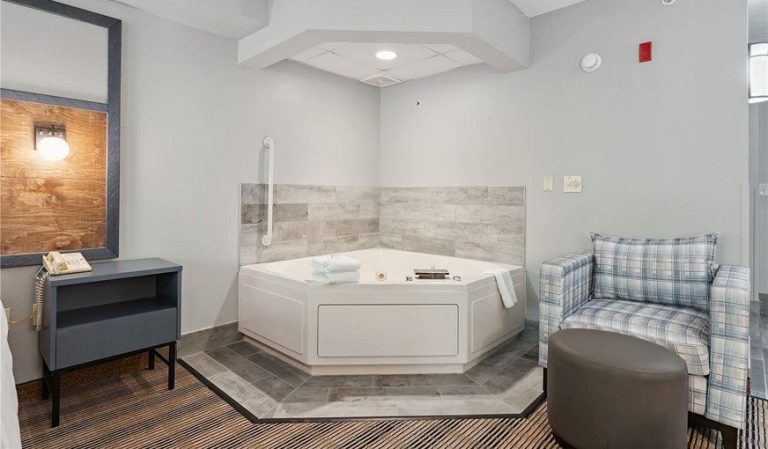 AmericInn by Wyndham Wisconsin Dells