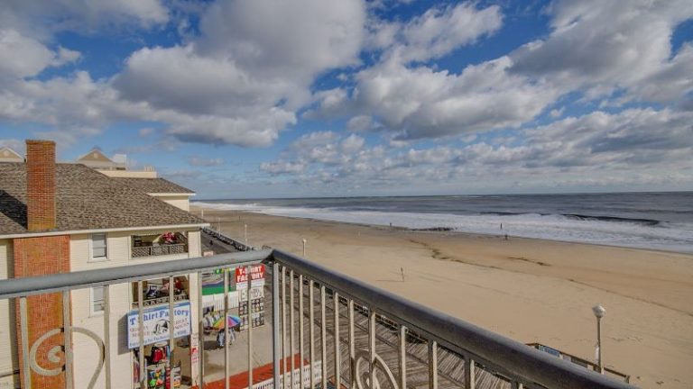 Americana Motor Inn on Boardwalk