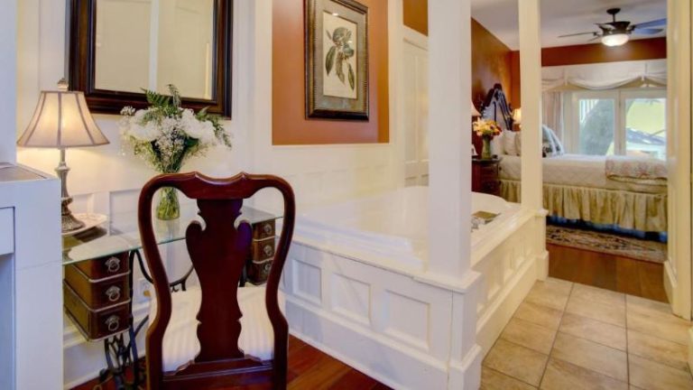 Azalea Inn & Villas