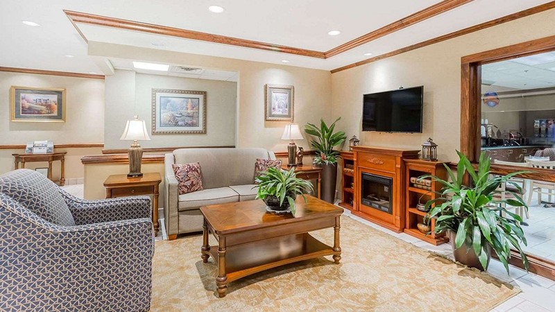 Baymont by Wyndham Asheville/Biltmore, room with private jacuzzi, photo 6