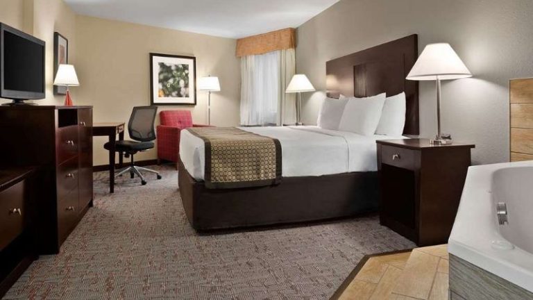 Baymont by Wyndham Belleville Airport Area
