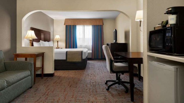 Baymont by Wyndham Belleville Airport Area