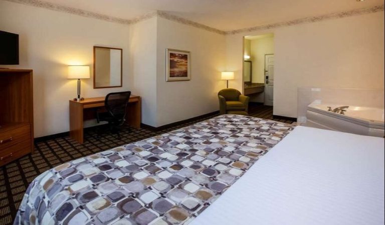 Baymont by Wyndham Mackinaw City