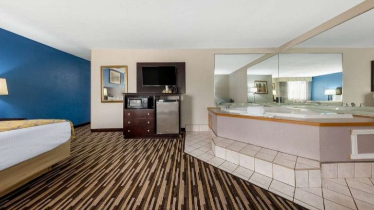 Baymont by Wyndham Springfield South Hwy 65