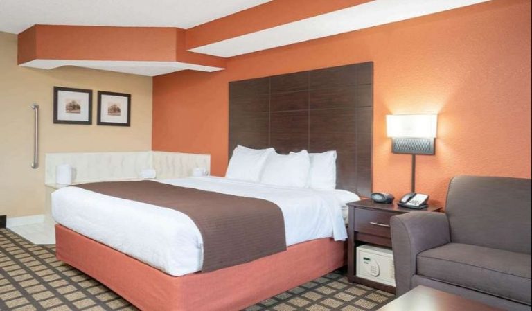 Baymont by Wyndham Lakeville