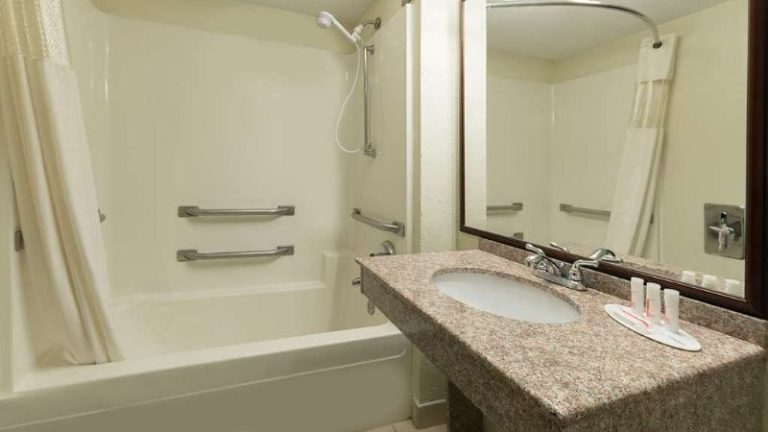 Baymont by Wyndham Louisville South I 65