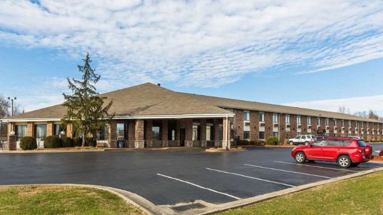 Baymont by Wyndham Louisville South I 65