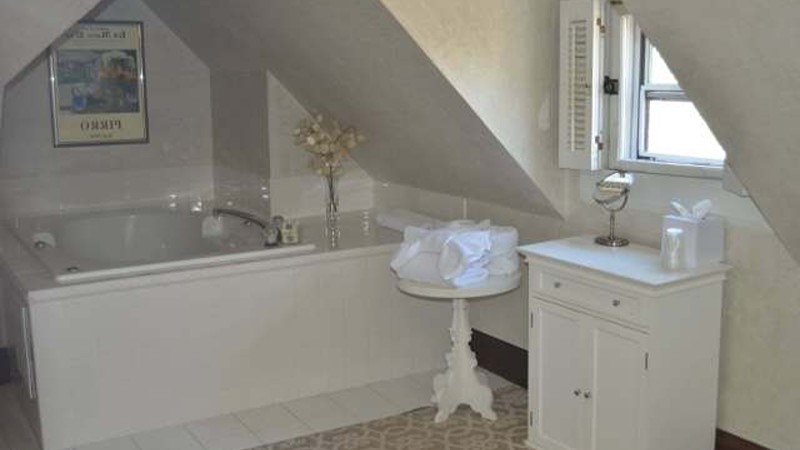 Beaufort House Inn, room with private jacuzzi, photo 3