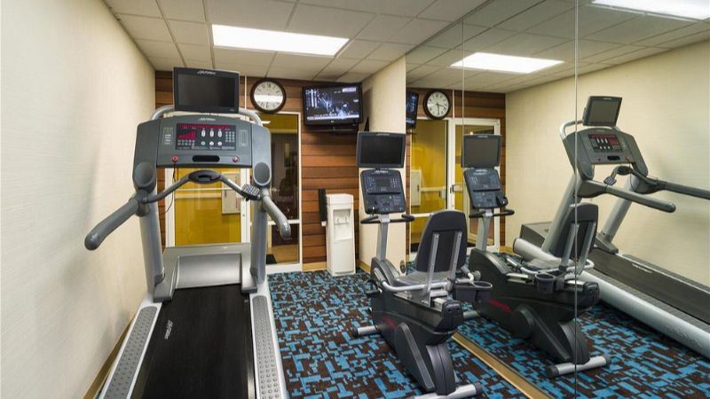 Best Western Allentown Bethlehem Lehigh Valley Inn & Suites, room with private jacuzzi, photo 6