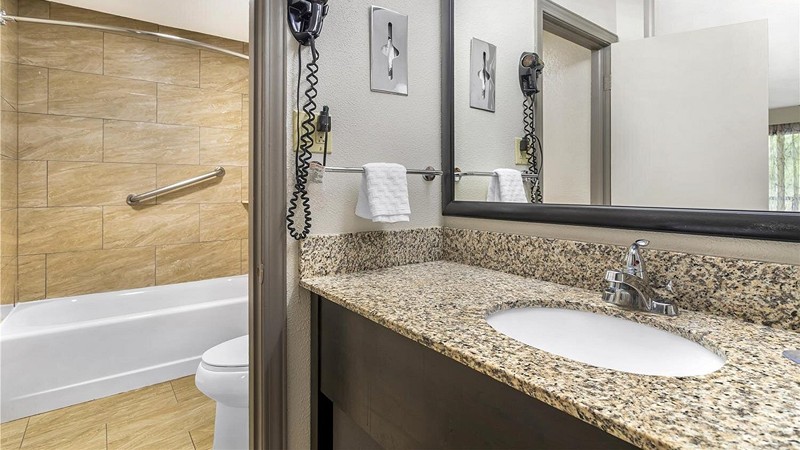 Best Western Asheville -Blue Ridge Parkway, room with private jacuzzi, photo 2