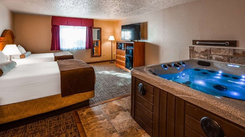 Best Western Bidarka Inn, room with private jacuzzi, photo 1