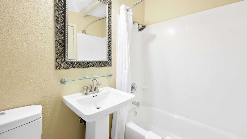 Best Western Coach House, room with private jacuzzi, photo 4