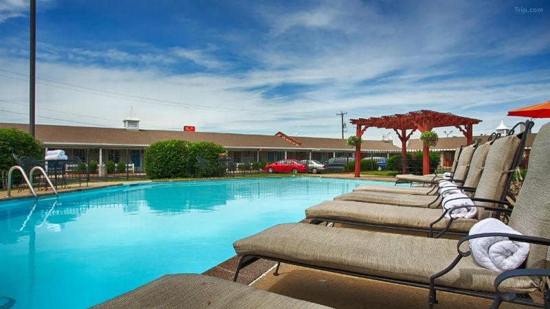 Best Western Coach House, room with private jacuzzi, photo 7
