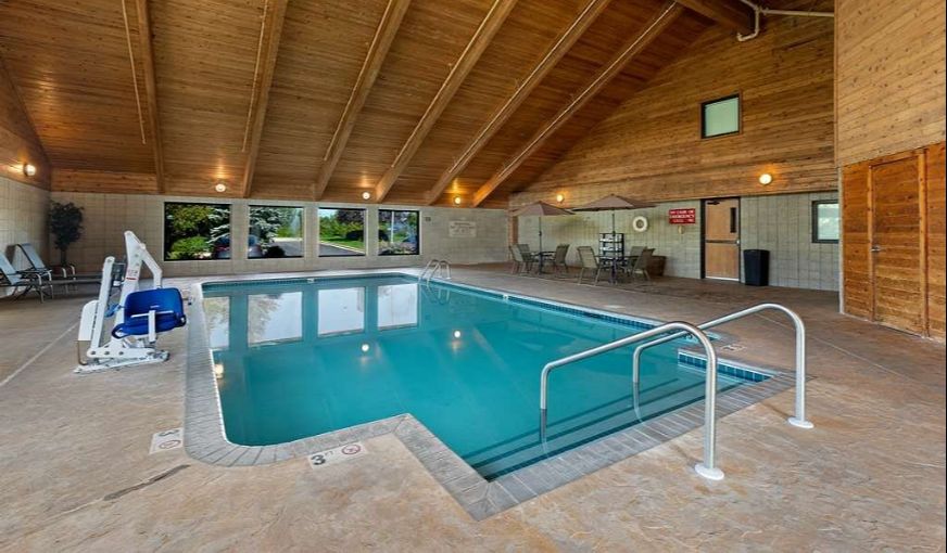 Best Western Germantown Inn, room with private jacuzzi, photo 7
