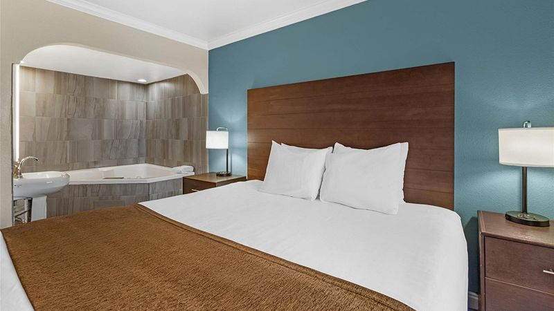Best Western InnSuites Tucson Foothills Hotel Suites 1 - jacuzzi hotel room
