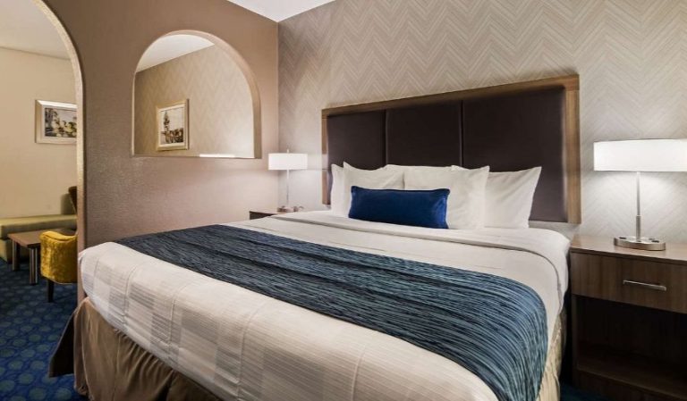 Best Western PLUS Tulsa Inn & Suites