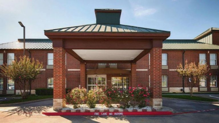 Clarion Pointe Addison – Dallas North
