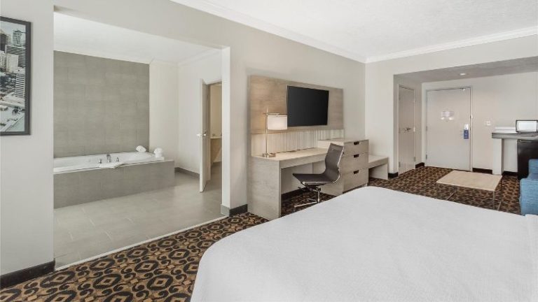 Best Western Plus Airport Inn & Suites