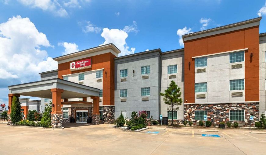 Best Western Plus Coweta’s 1st Hotel, room with private jacuzzi, photo 6