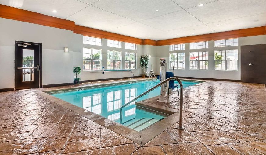Best Western Plus Coweta’s 1st Hotel, room with private jacuzzi, photo 7