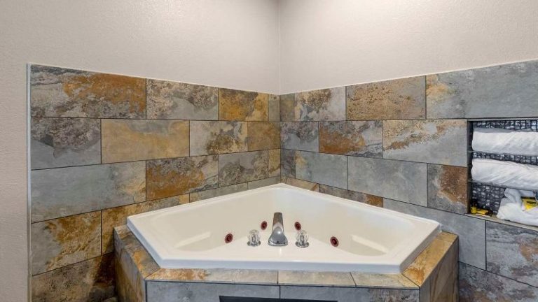 Best Western Plus Des Moines West Inn & Suites