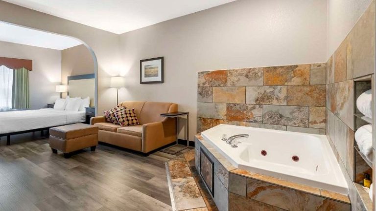 Best Western Plus Des Moines West Inn & Suites