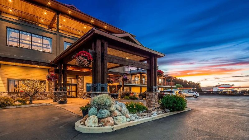 Best Western Plus Flathead Lake Inn And Suites, room with private jacuzzi, photo 6