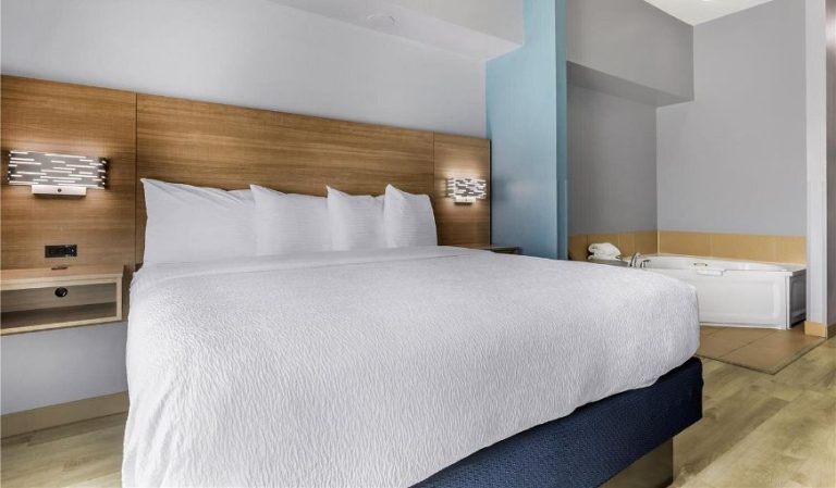 Best Western Plus Fort Worth Forest Hill Inn & Suites
