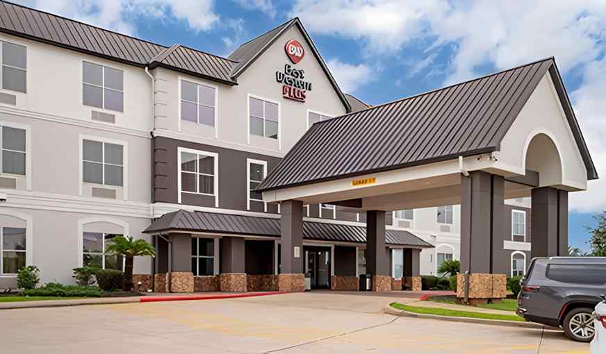 Best Western Plus Hobby Airport Inn & Suites, room with private jacuzzi, photo 8