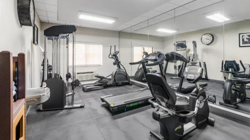 Best Western Plus JFK Inn & Suites, room with private jacuzzi, photo 7