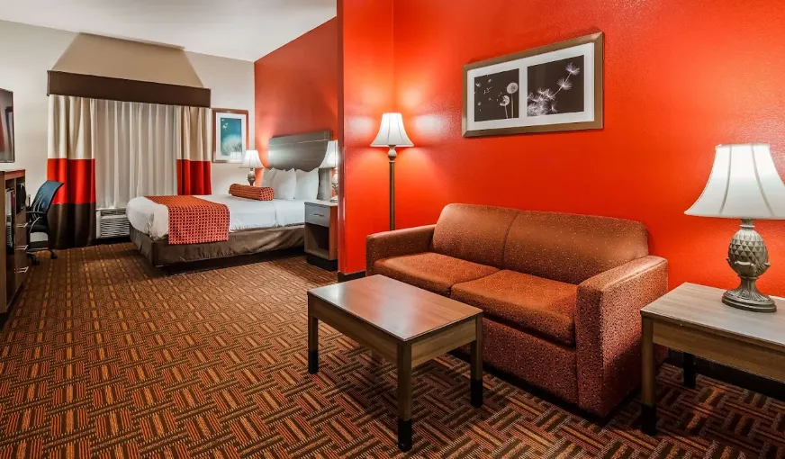Best Western PLUS Memorial Inn, room with private jacuzzi, photo 4
