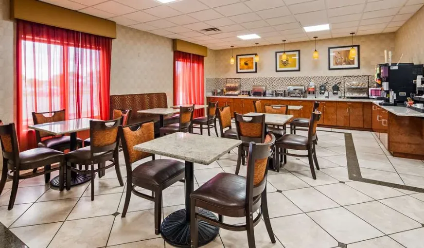 Best Western PLUS Memorial Inn, room with private jacuzzi, photo 7