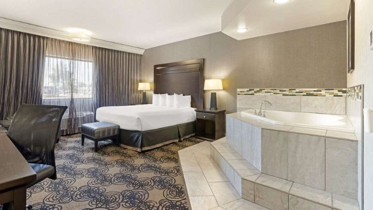 Best Western Plus Midwest Inn