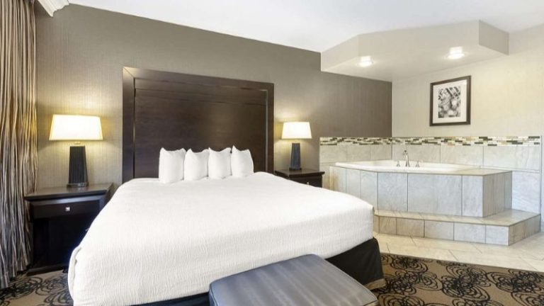 Best Western Plus Midwest Inn