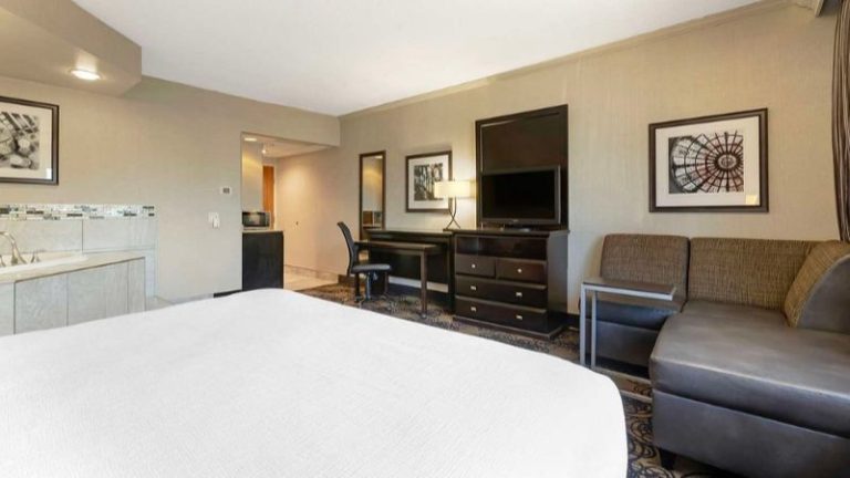 Best Western Plus Midwest Inn