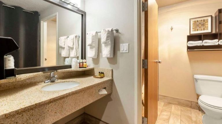 Best Western Plus Midwest Inn