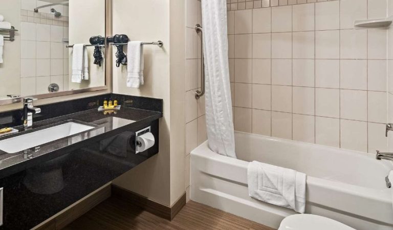 Best Western Plus Pitt Meadows Inn & Suites